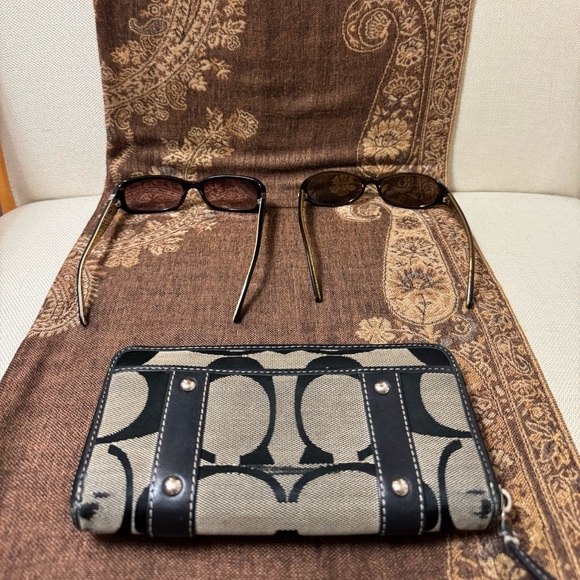 2 Coach Sunglasses Pair & Wallet Accessory Bundle - Picture 6 of 7